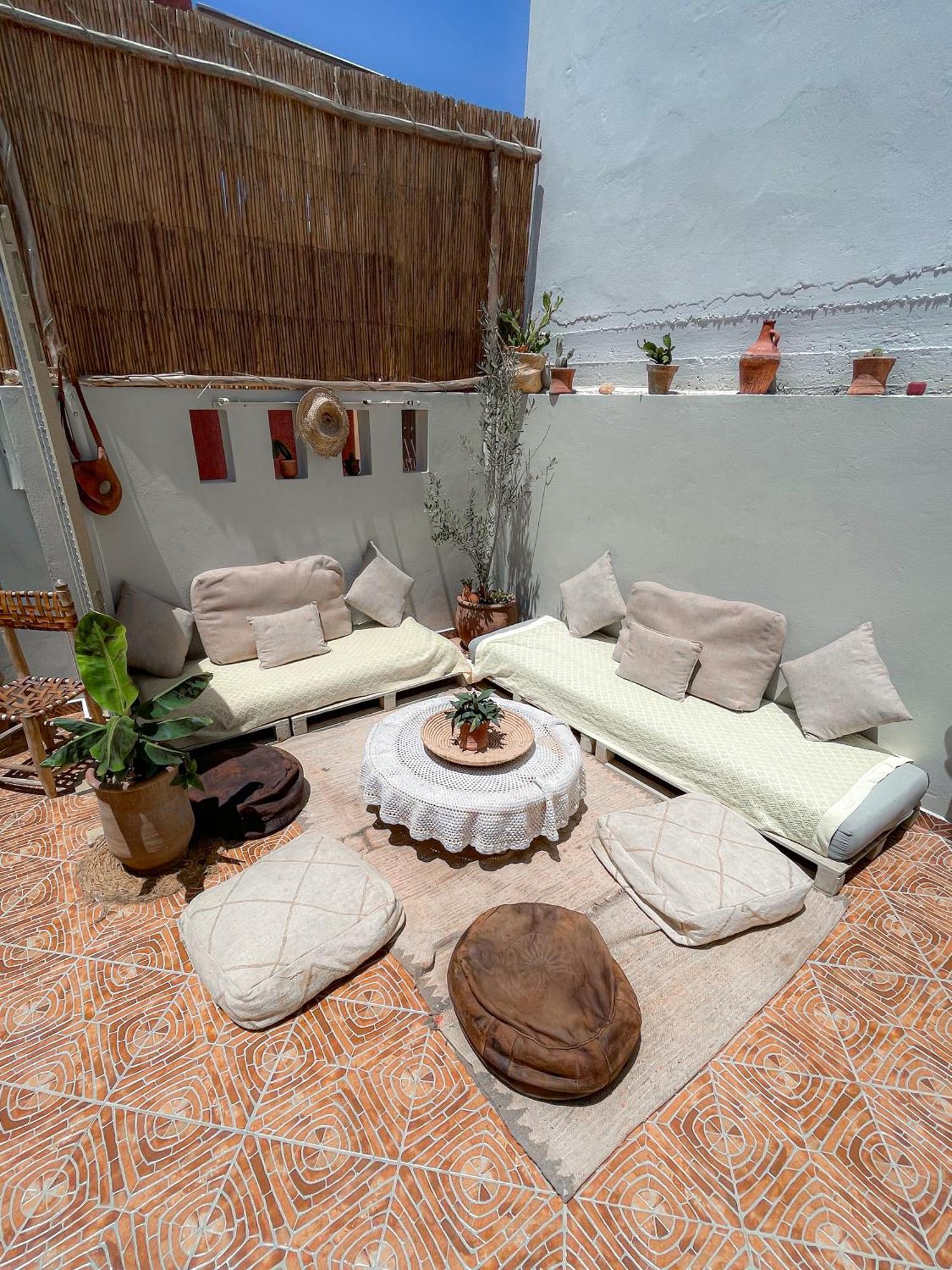 Desart Hostel Tamraght Buitenkant foto